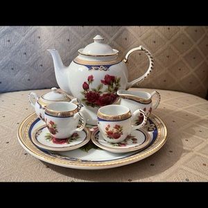 Mini Tea Set porcelain.